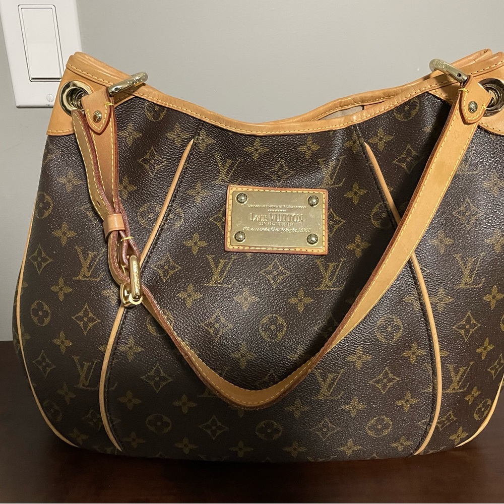 Galleria Medium Monogram